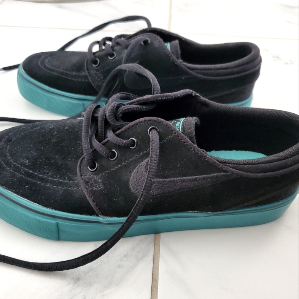 Kids Nike Black and Blue Skate Shoes